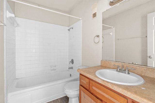 8100 Creekbend Drive 131, Houston, TX 77071