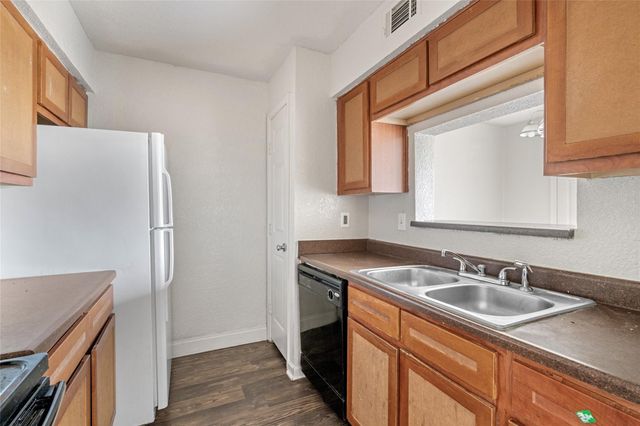 8100 Creekbend Drive 131, Houston, TX 77071