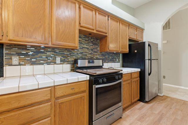 442 Hummingbird Dr, Lodi, CA 95240
