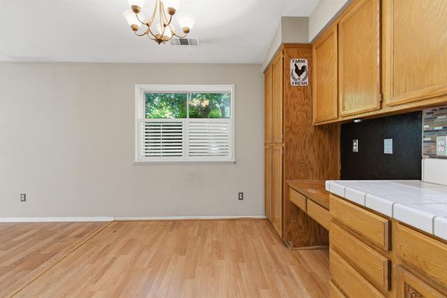 442 Hummingbird Dr, Lodi, CA 95240