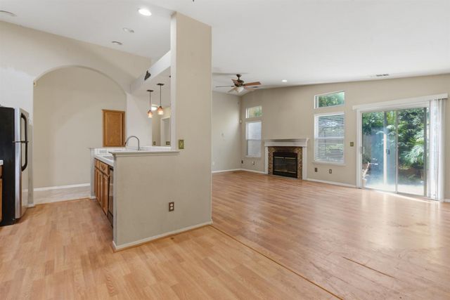 442 Hummingbird Dr, Lodi, CA 95240