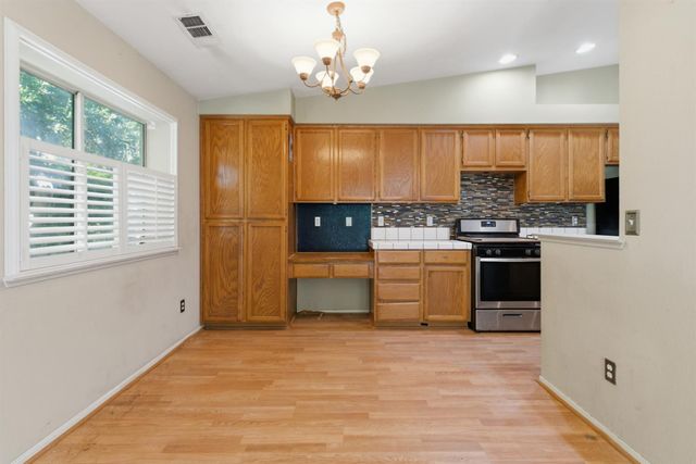 442 Hummingbird Dr, Lodi, CA 95240