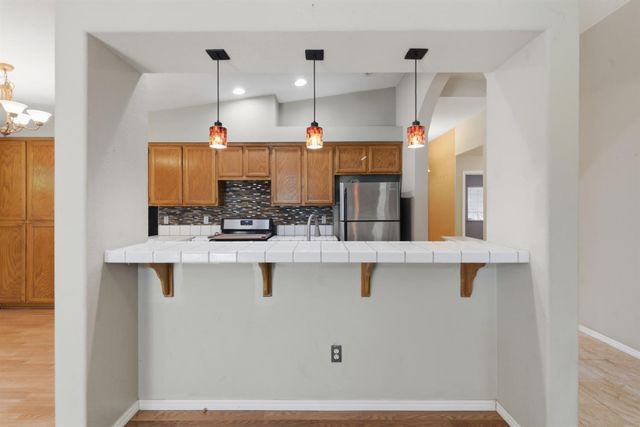 442 Hummingbird Dr, Lodi, CA 95240