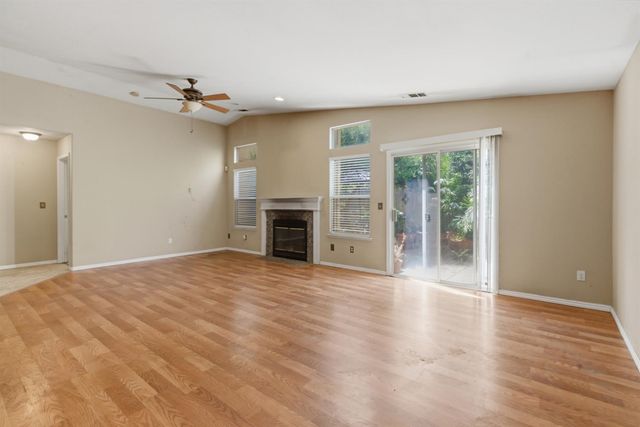 442 Hummingbird Dr, Lodi, CA 95240