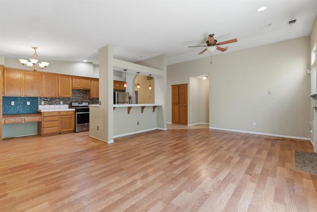 442 Hummingbird Dr, Lodi, CA 95240