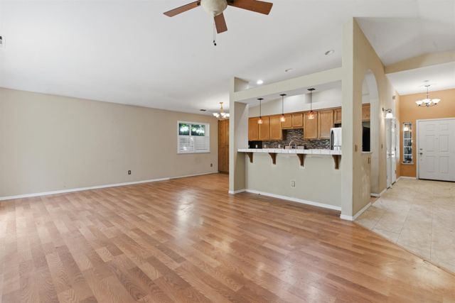 442 Hummingbird Dr, Lodi, CA 95240