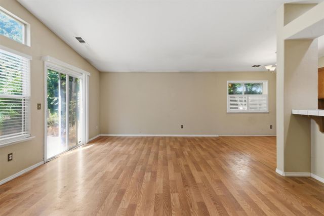 442 Hummingbird Dr, Lodi, CA 95240