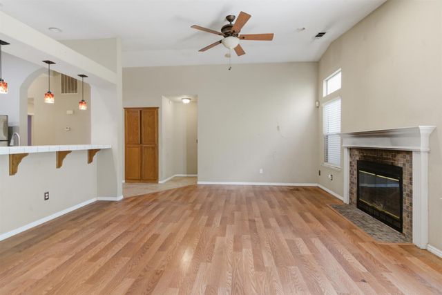 442 Hummingbird Dr, Lodi, CA 95240