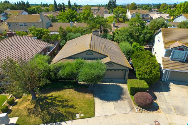 442 Hummingbird Dr, Lodi, CA 95240