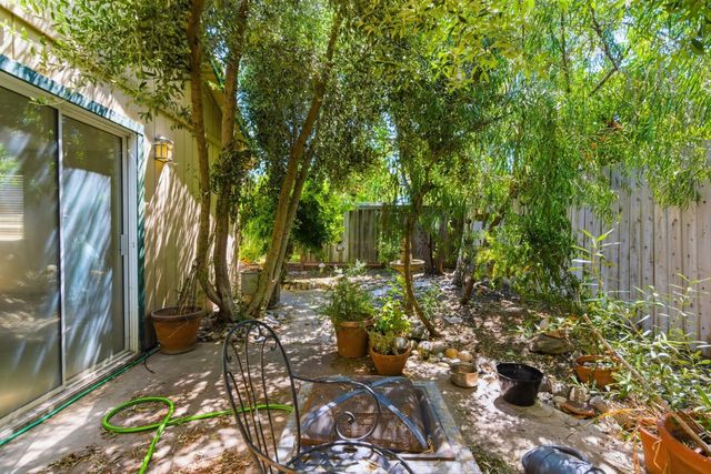 442 Hummingbird Dr, Lodi, CA 95240