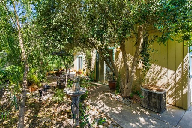442 Hummingbird Dr, Lodi, CA 95240