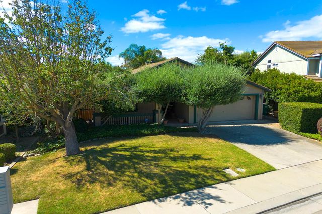 442 Hummingbird Dr, Lodi, CA 95240