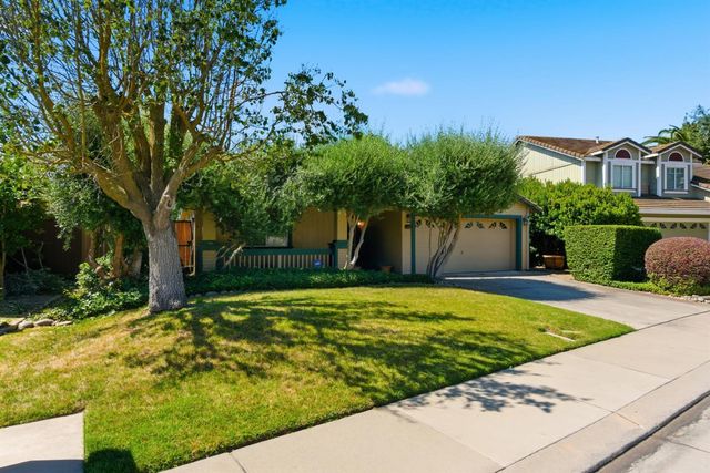 442 Hummingbird Dr, Lodi, CA 95240