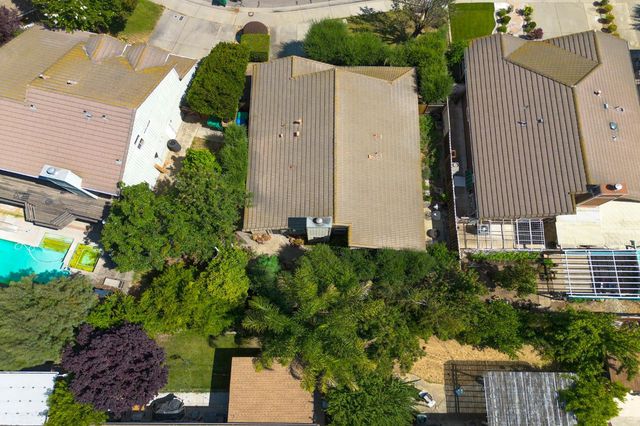 442 Hummingbird Dr, Lodi, CA 95240