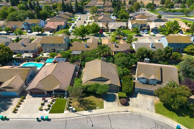 442 Hummingbird Dr, Lodi, CA 95240