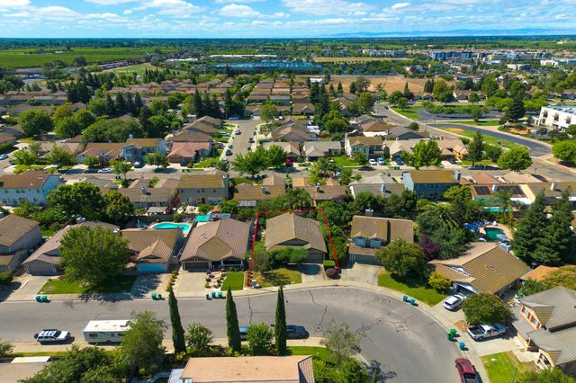 442 Hummingbird Dr, Lodi, CA 95240