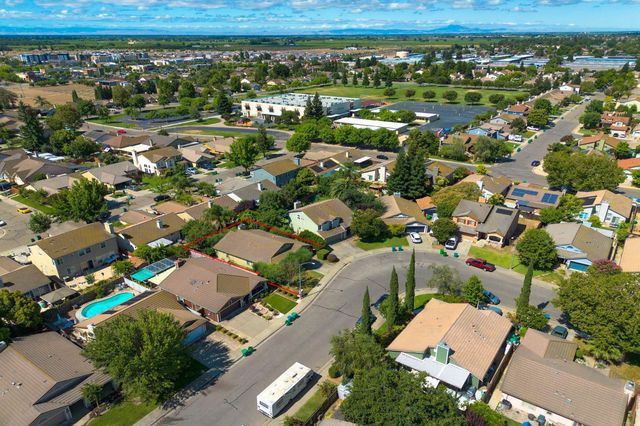 442 Hummingbird Dr, Lodi, CA 95240