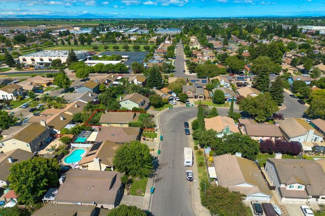 442 Hummingbird Dr, Lodi, CA 95240