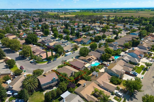 442 Hummingbird Dr, Lodi, CA 95240