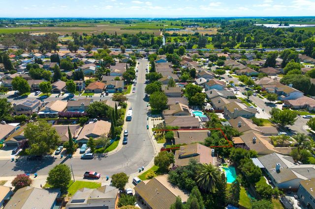 442 Hummingbird Dr, Lodi, CA 95240