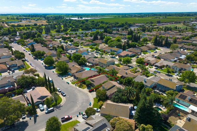 442 Hummingbird Dr, Lodi, CA 95240