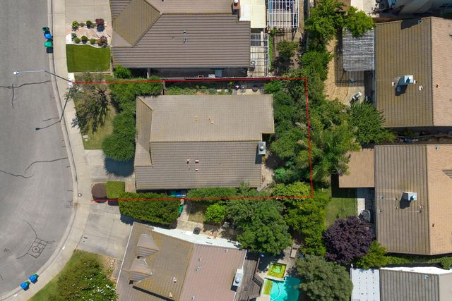 442 Hummingbird Dr, Lodi, CA 95240