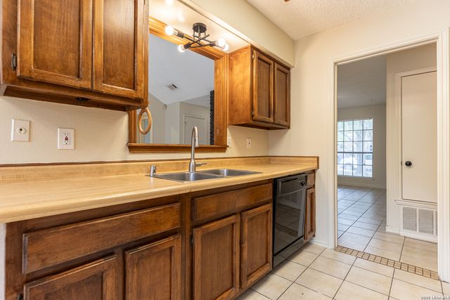 7750 crooked road, San Antonio, TX 78254