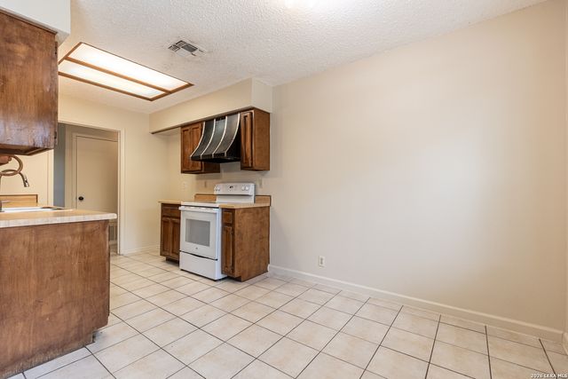 7750 crooked road, San Antonio, TX 78254