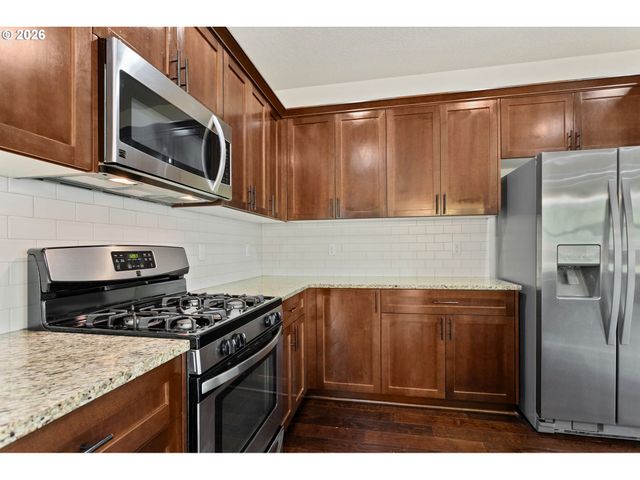 28635 GREENWAY Dr, Wilsonville, OR 97070