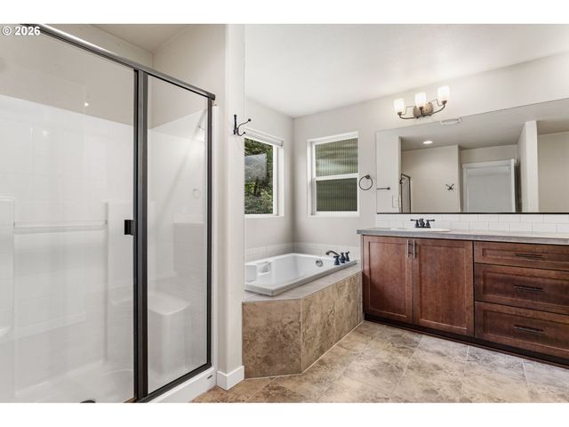 28635 GREENWAY Dr, Wilsonville, OR 97070