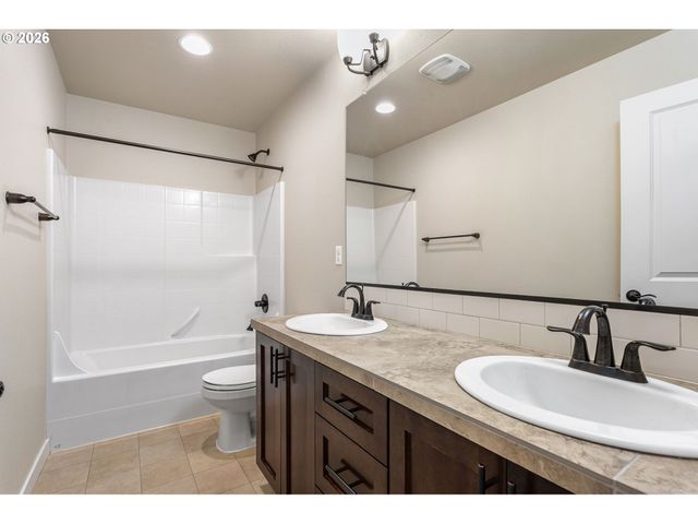 28635 GREENWAY Dr, Wilsonville, OR 97070
