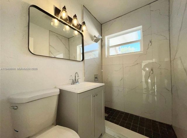 1130 NE 111th St, Biscayne Park, FL 33161