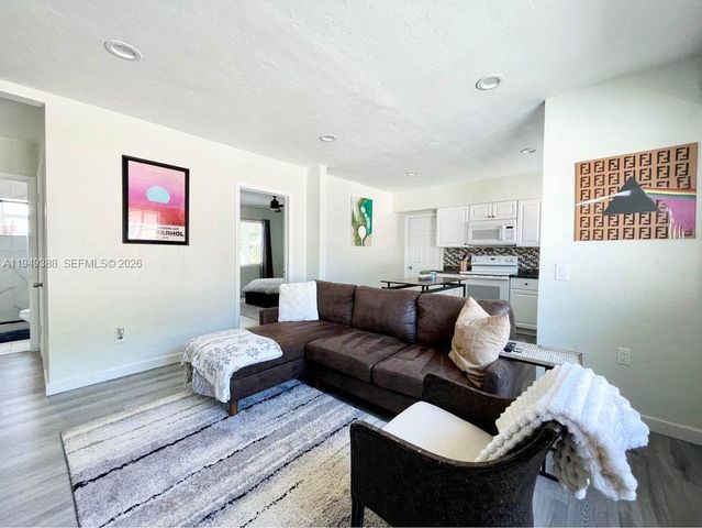 1130 NE 111th St, Biscayne Park, FL 33161