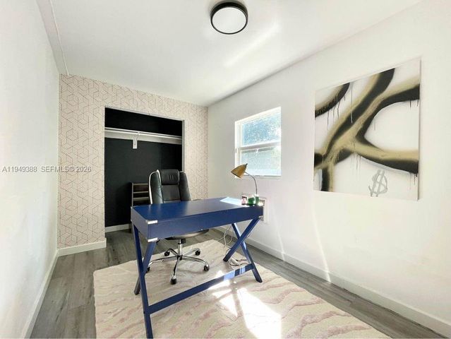 1130 NE 111th St, Biscayne Park, FL 33161