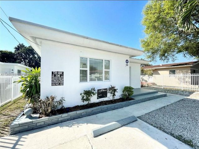 1130 NE 111th St, Biscayne Park, FL 33161