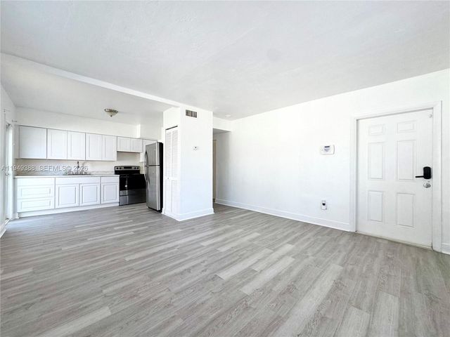 1130 NE 111th St, Biscayne Park, FL 33161