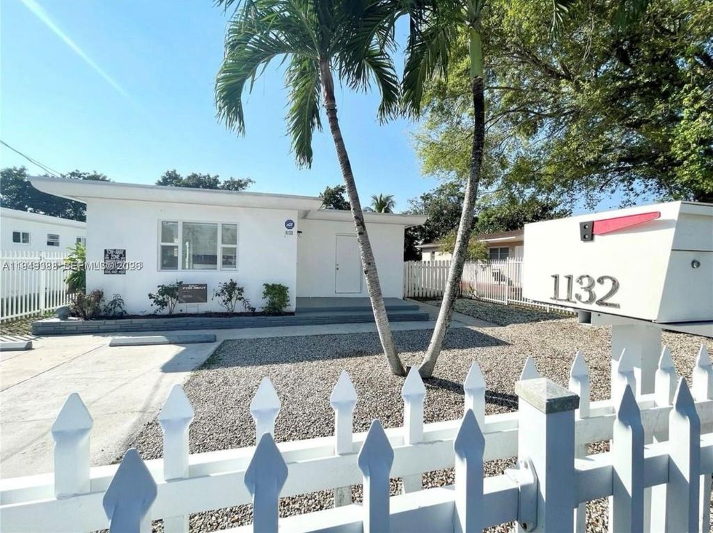 1130 NE 111th St, Biscayne Park, FL 33161