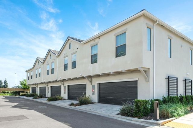 2783 E Tamarind Drive, Fresno, CA 93730