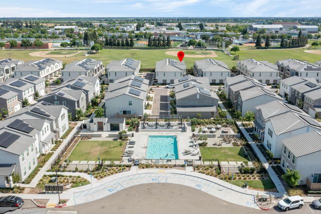 2783 E Tamarind Drive, Fresno, CA 93730