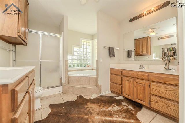 1216 E COMMERCE STREET, Henrietta, TX 76365