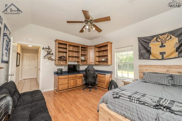 1216 E COMMERCE STREET, Henrietta, TX 76365