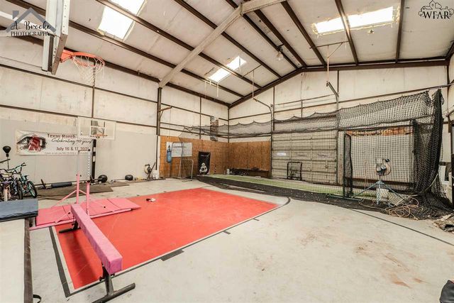 1216 E COMMERCE STREET, Henrietta, TX 76365