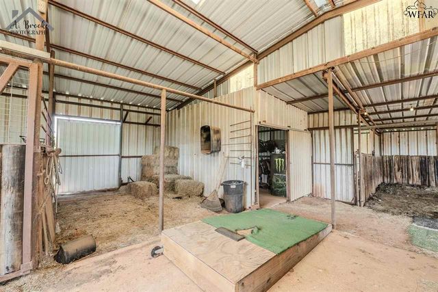 1216 E COMMERCE STREET, Henrietta, TX 76365
