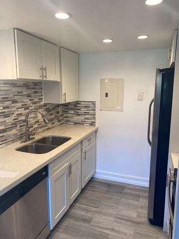 1089 N Benoist Farms Rd 107, West Palm Beach, FL 33411