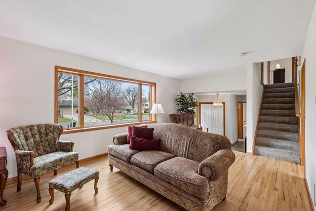 11513 Ravoux Avenue, Burnsville, MN 55337