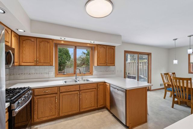 11513 Ravoux Avenue, Burnsville, MN 55337