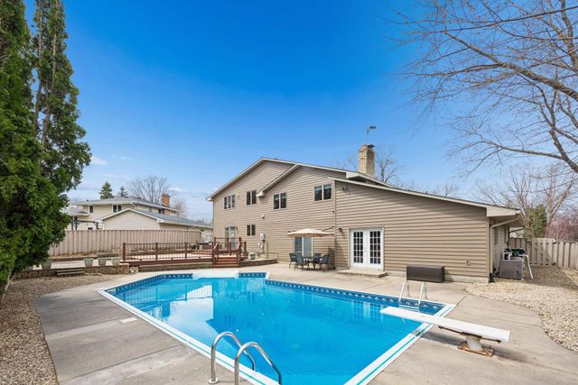 11513 Ravoux Avenue, Burnsville, MN 55337