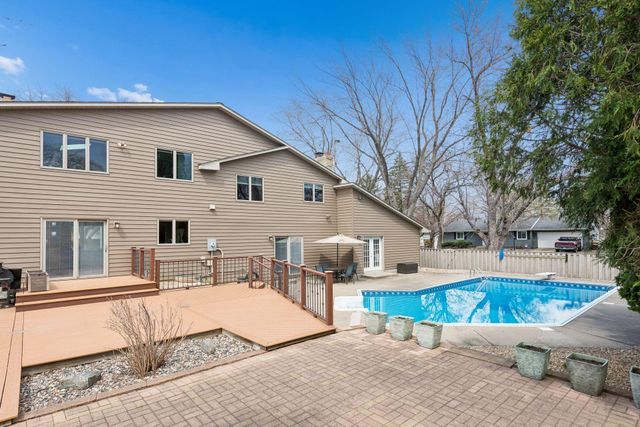 11513 Ravoux Avenue, Burnsville, MN 55337