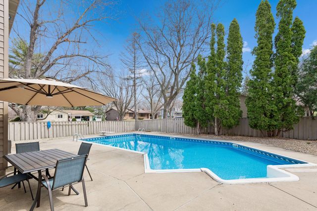 11513 Ravoux Avenue, Burnsville, MN 55337