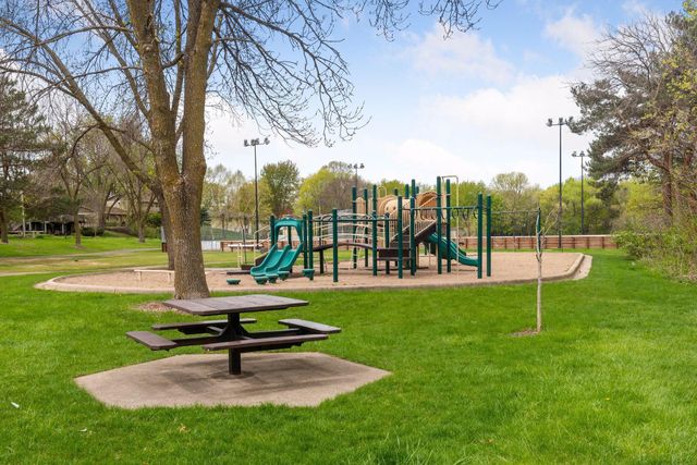 11513 Ravoux Avenue, Burnsville, MN 55337